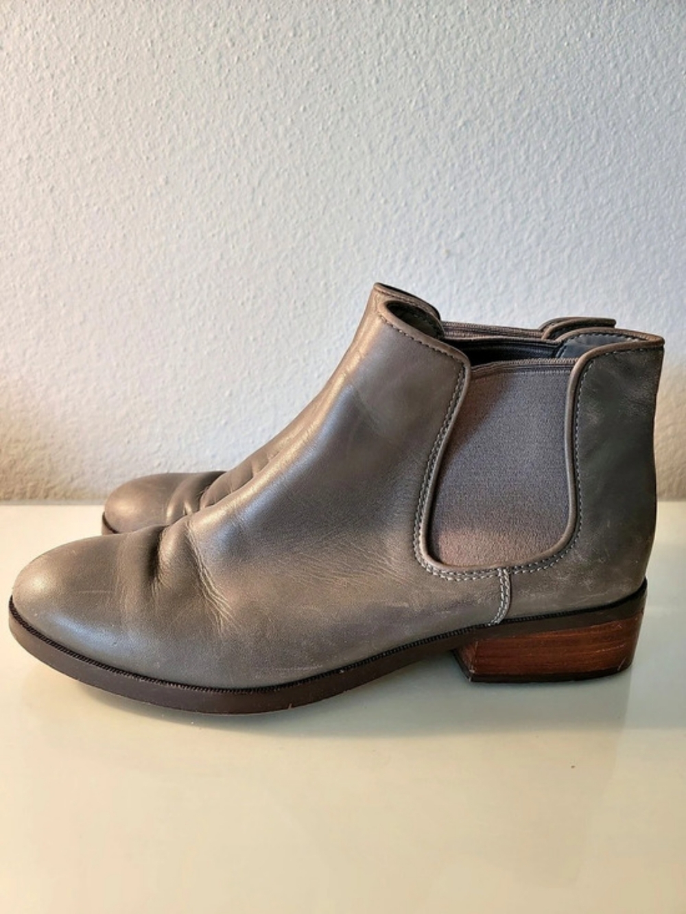 Cole Haan Leather Chelsea Ankle Bootie Boots in Grey Euc!